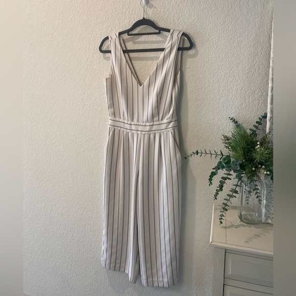 Gianni Bini Pants - 𝅺Gianni Bini Double V-Neck Jumpsuit